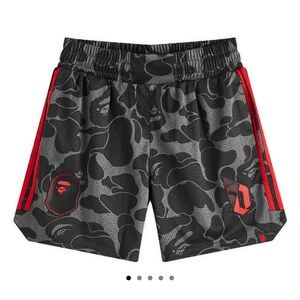 BAPE Men's Camo Shorts - Black and Red